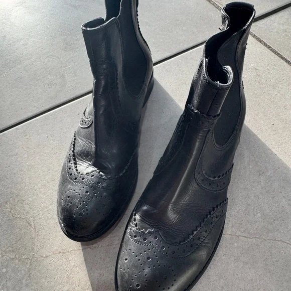 Carvela Kurt Geiger Chelsea leather black Ankle Boots brogue - Picture 3 of 6